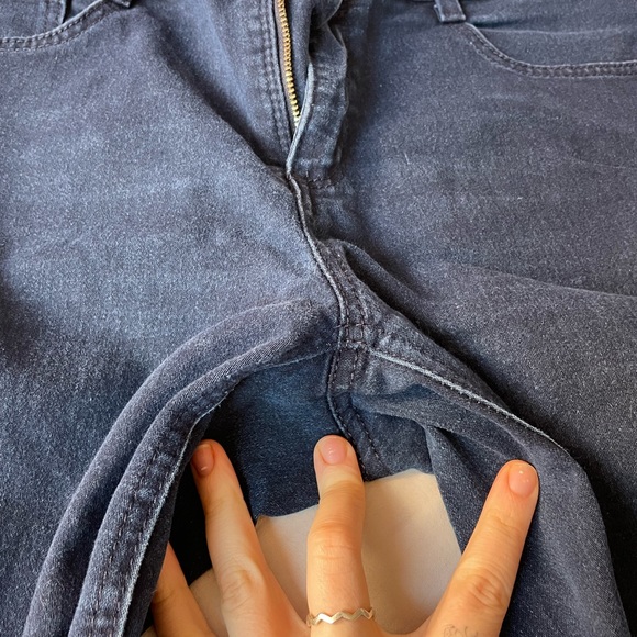 Flattering Blue Jeans - Picture 6 of 6